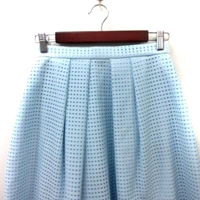 STRAWBERRY-FIELDS(ストロベリーフィールズ)のストロベリーフィールズ フレアスカート ギャザー ひざ丈 レース 1 青 ブルー レディースのスカート(ひざ丈スカート)の商品写真