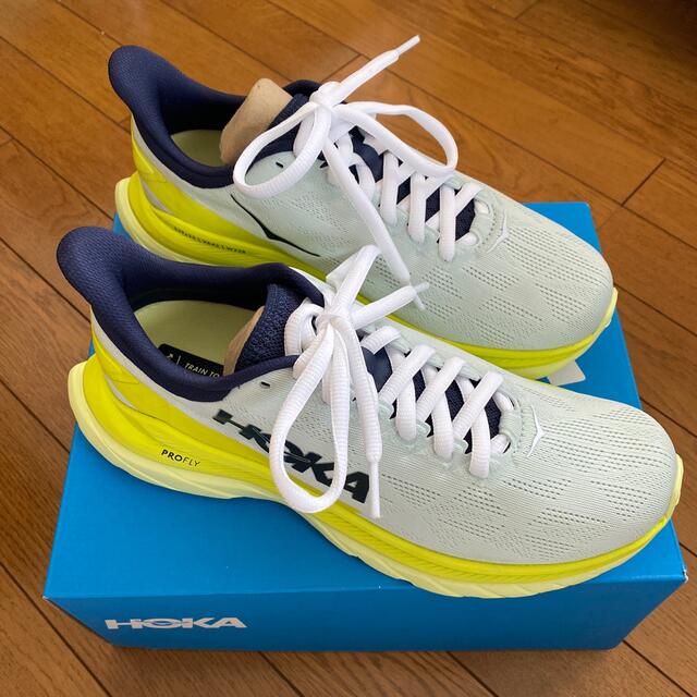 新品未使用HOKA ONEONEランニングシューズ