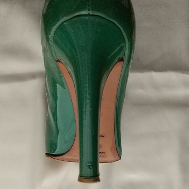 miumiu(ミュウミュウ)のミュウミュウ miu miu パテントレザー パンプス 37ハーフ レディースの靴/シューズ(ハイヒール/パンプス)の商品写真