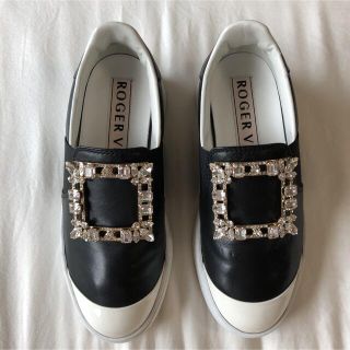 ロジェヴィヴィエ(ROGER VIVIER)のロジェヴィヴィエ スニーカー ビジュー ヴィヴラン スモーキー 34ハーフ (スニーカー)