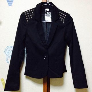 エイチアンドエム(H&M)の新品タグ付き☆肩スタッズジャケット(テーラードジャケット)