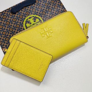 トリーバーチ(Tory Burch)のトリーバーチ ジップコンチネンタル ウォレット パスケース付き 長財布 イエロー(財布)