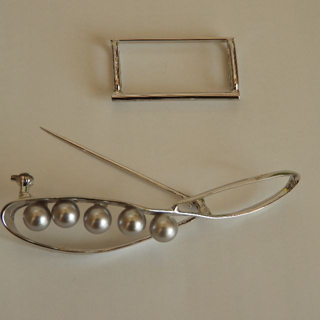 真珠ブローチ レディースのアクセサリー(ブローチ/コサージュ)の商品写真