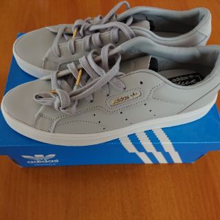 アディダス(adidas)のadidasスニーカー(スニーカー)