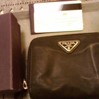 PRADA(プラダ)ナイロン ラウンドファスナー 二つ折り財布