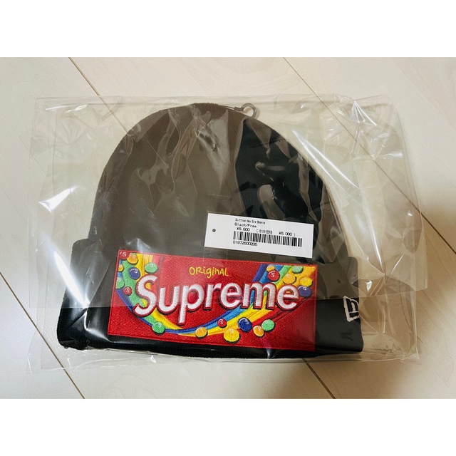 Supreme(シュプリーム)のSupreme Skittles New Era Beanie Black メンズの帽子(ニット帽/ビーニー)の商品写真