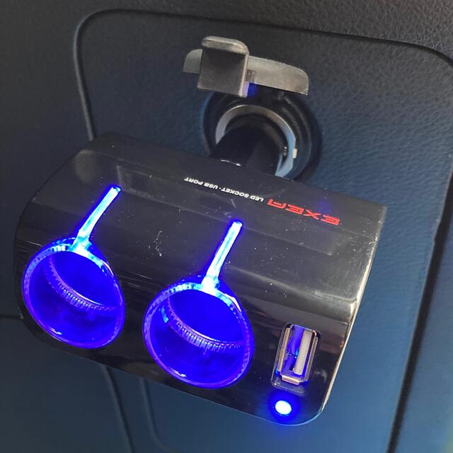 LED SOCKET • USB PORT /車載用シガーソケット2連+USB 自動車/バイクの自動車(車内アクセサリ)の商品写真