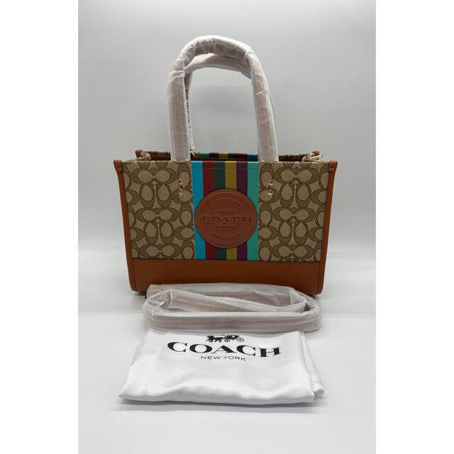 COACH(コーチ)の COACH ジャガード ぺブルレザー シグネチャー ストライプ ロゴ パッチ  レディースのバッグ(ショルダーバッグ)の商品写真