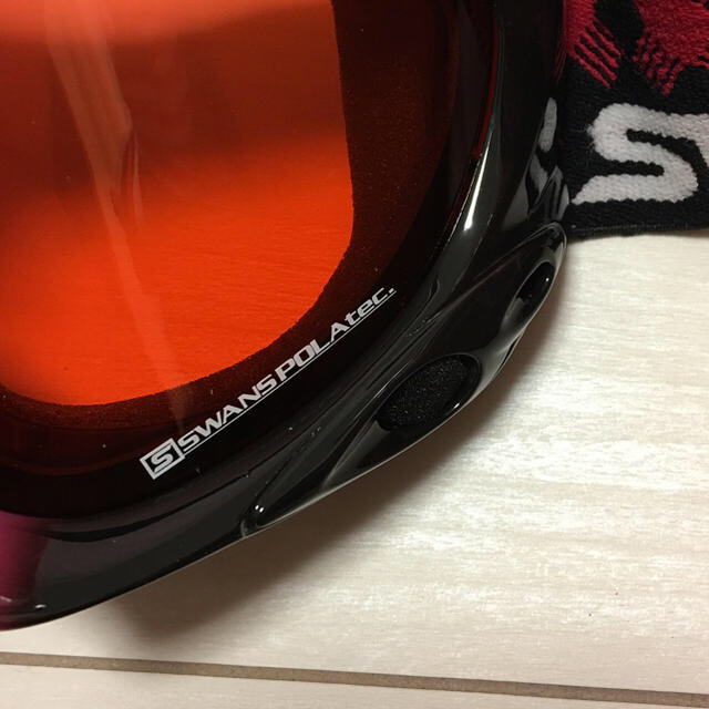 SWANS スノーゴーグル ピンク 美品 ケース付き スポーツ/アウトドアのスノーボード(アクセサリー)の商品写真