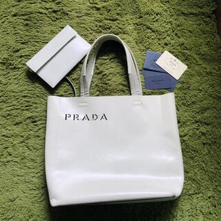 プラダ(PRADA)のプラダ⭐︎ショルダーバック⭐︎白(ショルダーバッグ)