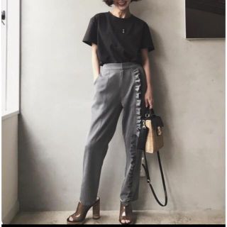 アメリヴィンテージ(Ameri VINTAGE)のMEDI PLAYFUL FRILL PANTS(クロップドパンツ)