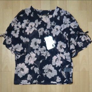 アーバンリサーチ(URBAN RESEARCH)のURBAN RESEARCH 花柄シフォン袖ギャザーブラウス 新品(シャツ/ブラウス(半袖/袖なし))