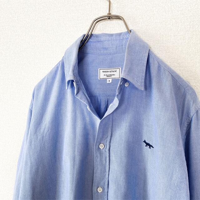 MAISON KITSUNE'(メゾンキツネ)のメゾンキツネ / 定番ワンポイントシャツ ブルー レディースのトップス(シャツ/ブラウス(長袖/七分))の商品写真