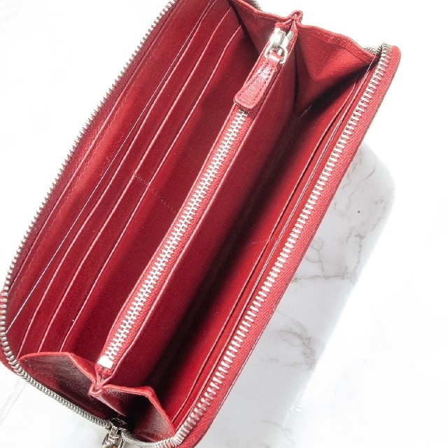 超目玉 美品 miu miuミュウミュウ ピンク エナメル 長財布 - 通販