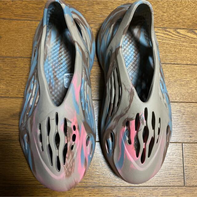 adidas(アディダス)のadidas YEEZY Foam Runner Mx Sand Grey メンズの靴/シューズ(サンダル)の商品写真