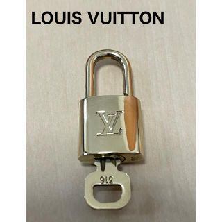 ルイヴィトン(LOUIS VUITTON)のLOUIS VUITTON ルイヴィトン 美品 カデナ 南京錠(チャーム)