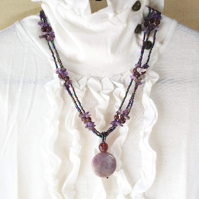 【新品】ビーズネックレス 紫 パープル レディースのアクセサリー(ネックレス)の商品写真