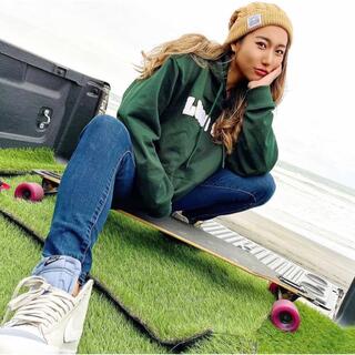 エックスガール(X-girl)のサーフィン女子に♡LUSSO SURF 刺繍ロゴパーカー　グリーン　Mサイズ☆(パーカー)
