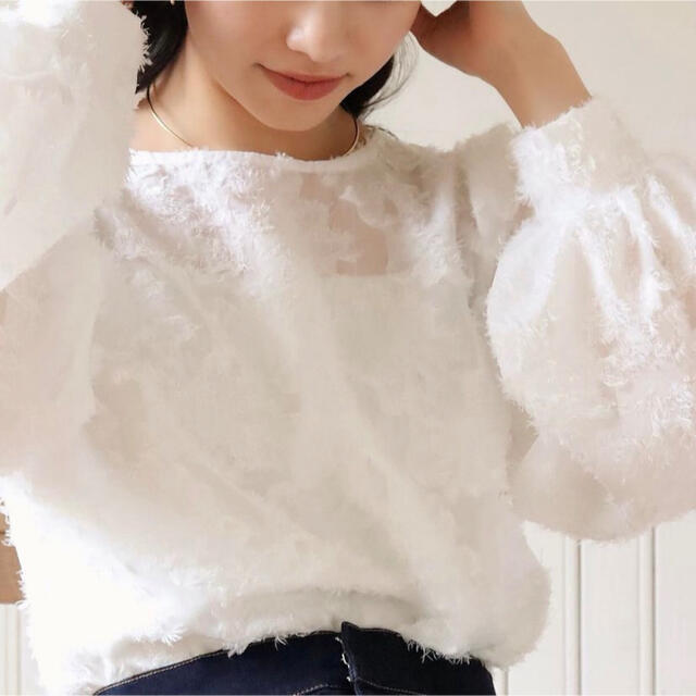 who's who Chico(フーズフーチコ)の【muguet ミュゲ】新品未使用！washer flower blouse レディースのトップス(シャツ/ブラウス(長袖/七分))の商品写真