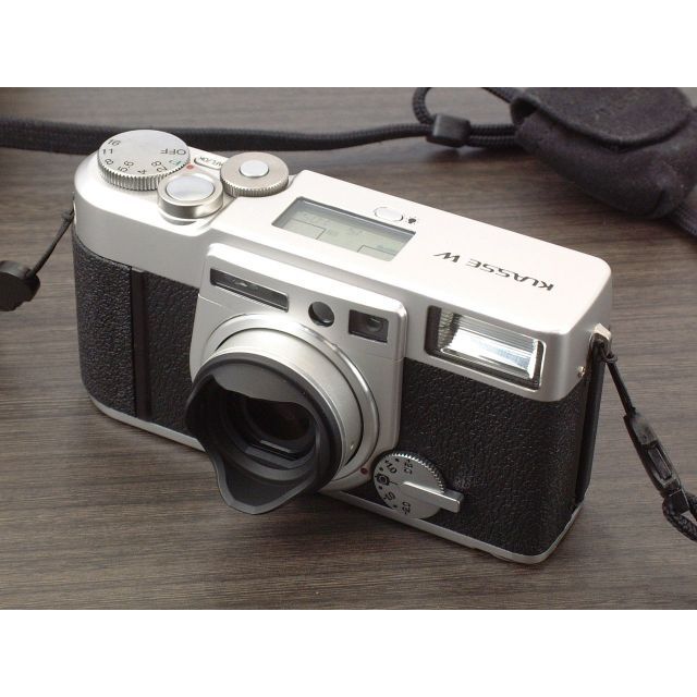 富士フイルム(フジフイルム)のFUJIFILM KLASSE W SUPER-EBC 28mm F2.8  スマホ/家電/カメラのカメラ(フィルムカメラ)の商品写真