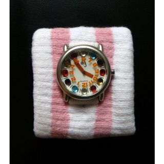 リストバンド(白+ピンク)の腕時計(腕時計)
