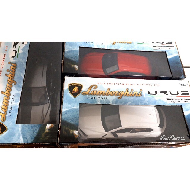 Lamborghini(ランボルギーニ)のランボルギーニ ウルス ラジコンカー 3カラーセット（正規ライセンス商品） エンタメ/ホビーのおもちゃ/ぬいぐるみ(ホビーラジコン)の商品写真