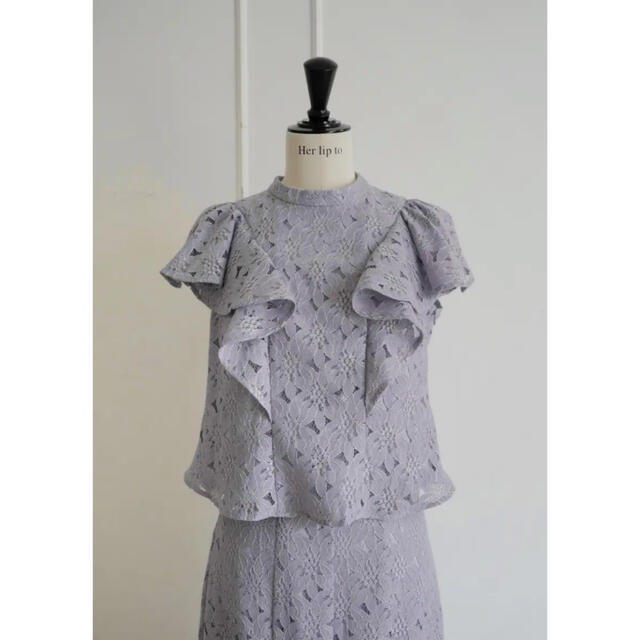 【未使用美品】Floral Lace Ruffled Top レディースのトップス(シャツ/ブラウス(半袖/袖なし))の商品写真