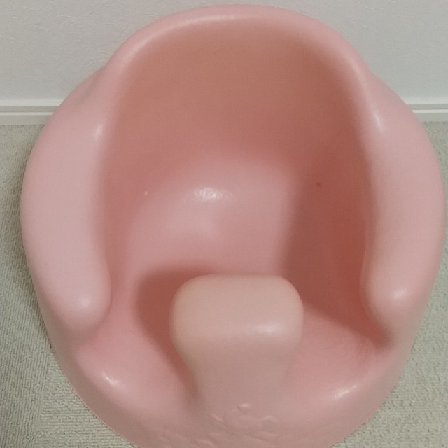 Bumbo(バンボ)のバンボ ピンク キッズ/ベビー/マタニティのキッズ/ベビー/マタニティ その他(その他)の商品写真