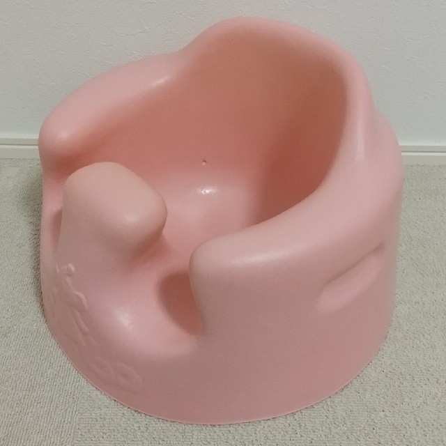 Bumbo(バンボ)のバンボ ピンク キッズ/ベビー/マタニティのキッズ/ベビー/マタニティ その他(その他)の商品写真