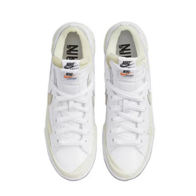 NIKE(ナイキ)のsacai ×Nike Blazer Low White Patent 23cm メンズの靴/シューズ(スニーカー)の商品写真