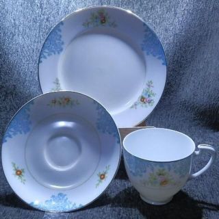 ノリタケ(Noritake)のオールドノリタケ　アイボリーとホワイト　マルキ(グラス/カップ)