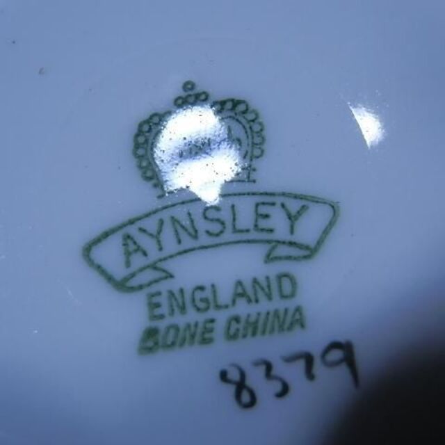 Aynsley China(エインズレイ)のエインズレイ　エンジとホワイト　傷あり インテリア/住まい/日用品のキッチン/食器(グラス/カップ)の商品写真