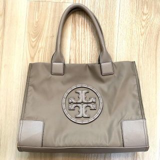 トリーバーチ(Tory Burch)のトリーバーチ ナイロン　トートバッグ　ベージュ　スタッズ　ロゴ(トートバッグ)