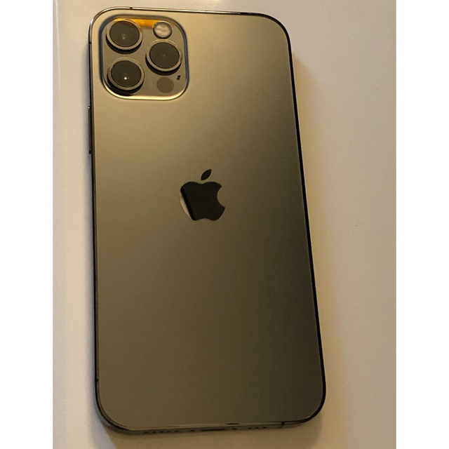 iPhone(アイフォーン)の海外版iPhone12pro 256GBグラファイト落下傷あり スマホ/家電/カメラのスマートフォン/携帯電話(スマートフォン本体)の商品写真