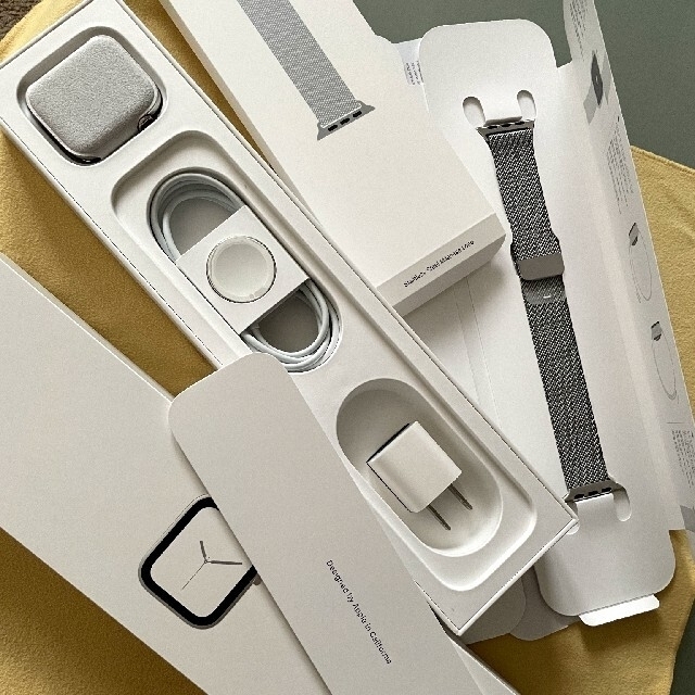 Apple(アップル)のApple Watch 4 44MMシルバー ステンレス セルラー スマホ/家電/カメラのスマートフォン/携帯電話(その他)の商品写真
