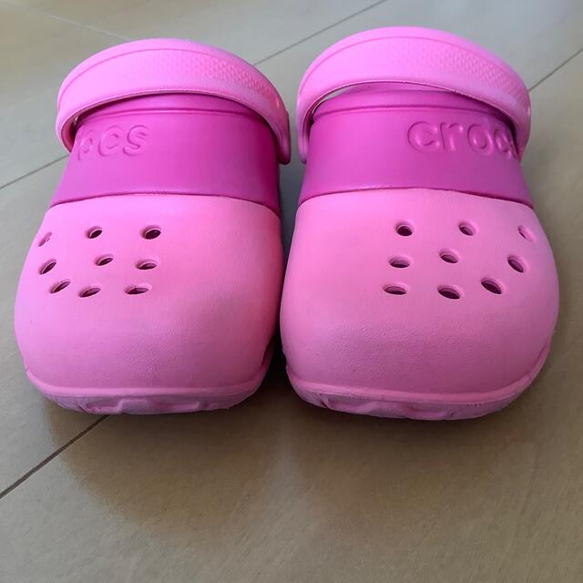 crocs(クロックス)のクロックス　ピンク　C12 18.5cm  crocs キッズ/ベビー/マタニティのキッズ靴/シューズ(15cm~)(サンダル)の商品写真