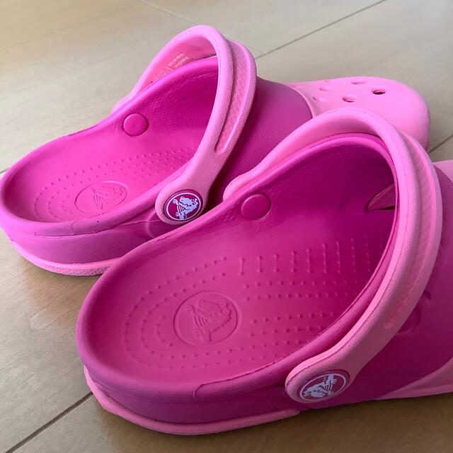 crocs(クロックス)のクロックス　ピンク　C12 18.5cm  crocs キッズ/ベビー/マタニティのキッズ靴/シューズ(15cm~)(サンダル)の商品写真