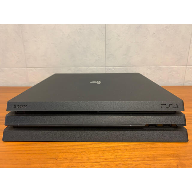 PlayStation®4 Pro 1TB  CHU-7000B B01