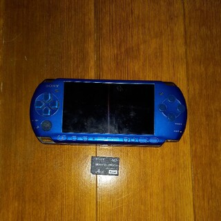 プレイステーションポータブル(PlayStation Portable)のPSP-3000ジャンク＋メモリースティック4GB(携帯用ゲーム機本体)