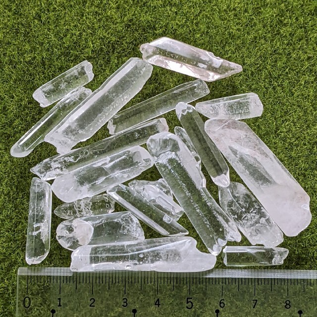 【訳あり】水晶ポイント60g ハンドメイドの素材/材料(各種パーツ)の商品写真