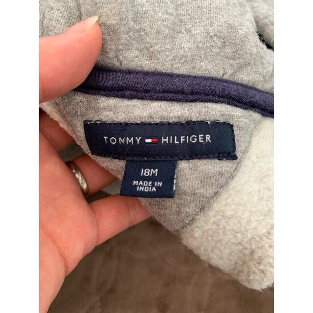 TOMMY HILFIGER(トミーヒルフィガー)のTOMYパーカー キッズ/ベビー/マタニティのベビー服(~85cm)(トレーナー)の商品写真