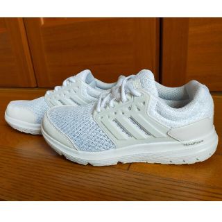 アディダス(adidas)のアディダス　ランニングシューズ　24.0cm　白　4E(シューズ)