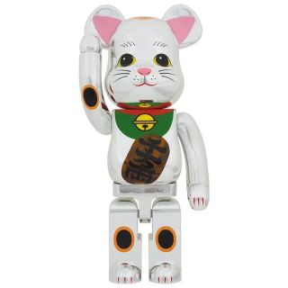 ベアブリック(BE@RBRICK)の【issice様専用】BE@RBRICK 招き猫 銀メッキ 発光 1000%(その他)