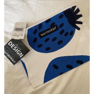 マリメッコ(marimekko)のmarimekko mansikka ポーチ　新品タグ付き(ポーチ)