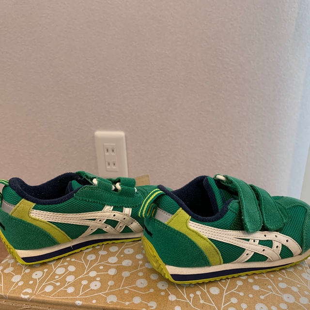 asics(アシックス)のアシックス　アイダホMINI3 グリーン　16.5センチ キッズ/ベビー/マタニティのキッズ靴/シューズ(15cm~)(スニーカー)の商品写真