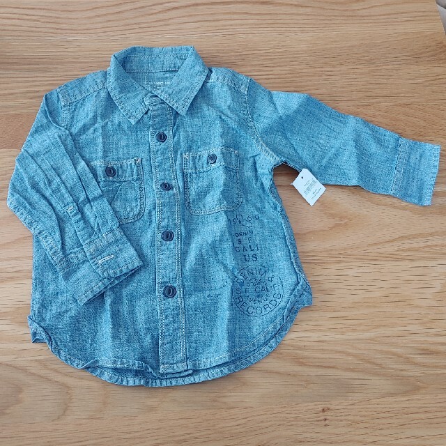 babyGAP(ベビーギャップ)のデニムシャツ　新品未使用 キッズ/ベビー/マタニティのベビー服(~85cm)(シャツ/カットソー)の商品写真