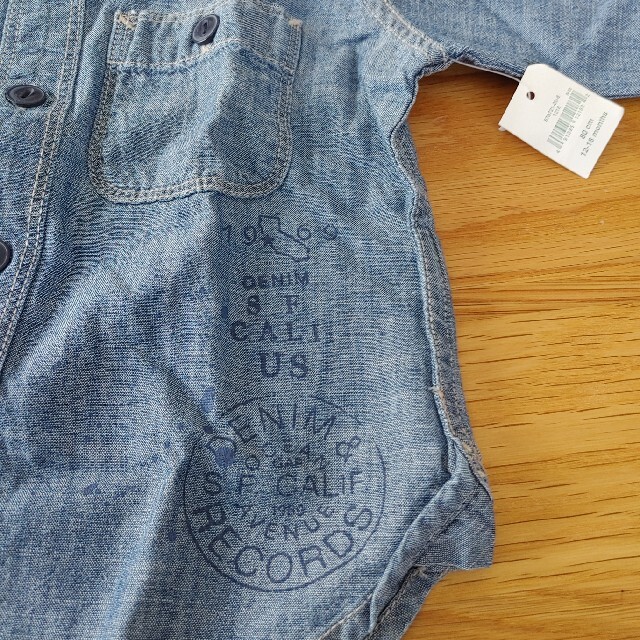 babyGAP(ベビーギャップ)のデニムシャツ　新品未使用 キッズ/ベビー/マタニティのベビー服(~85cm)(シャツ/カットソー)の商品写真