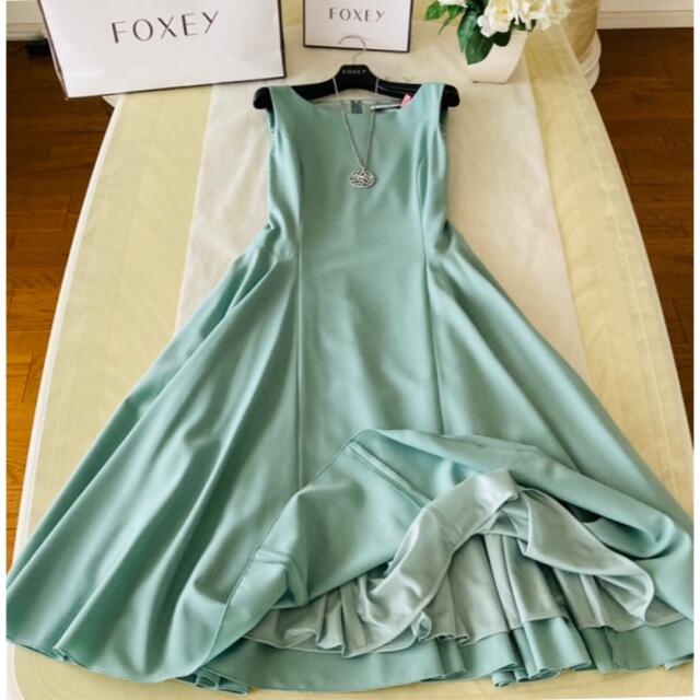 FOXEY(フォクシー)のフォクシー  ワンピース Viola Dress ヴィオラ　 レディースのワンピース(ひざ丈ワンピース)の商品写真
