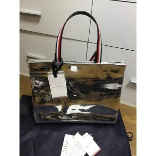 トミーヒルフィガー(TOMMY HILFIGER)のTOMMY HILFIGER トートバッグ シルバー色 B品 タグ付き(トートバッグ)