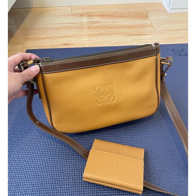 正規品 LOEWE バッグと財布二つセットです。